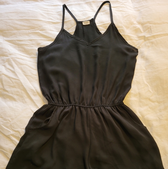 Brandy Melville romper - Picture 4 of 8